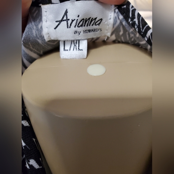 Elegant Black and White Patterned Maxi Dress - Picture 5 of 5